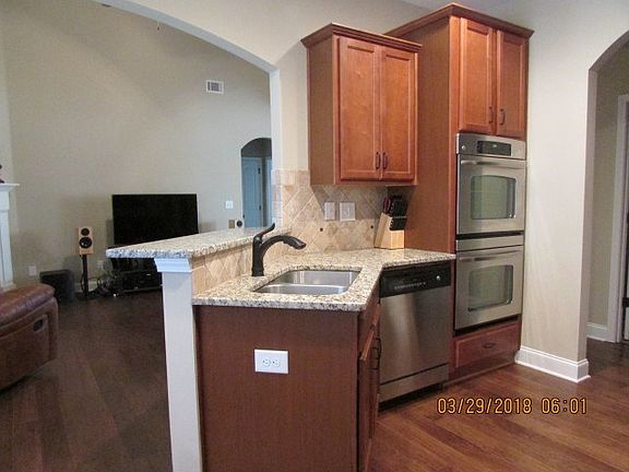 4th image of 329 Brentford Ave