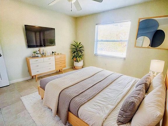 5th image of 1868 Pineapple Ave