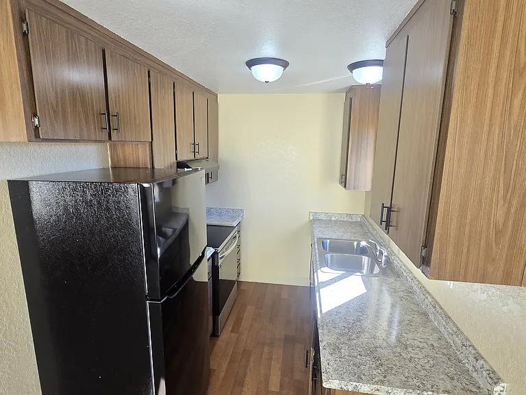 The Peppertree Apartments — Photo 40