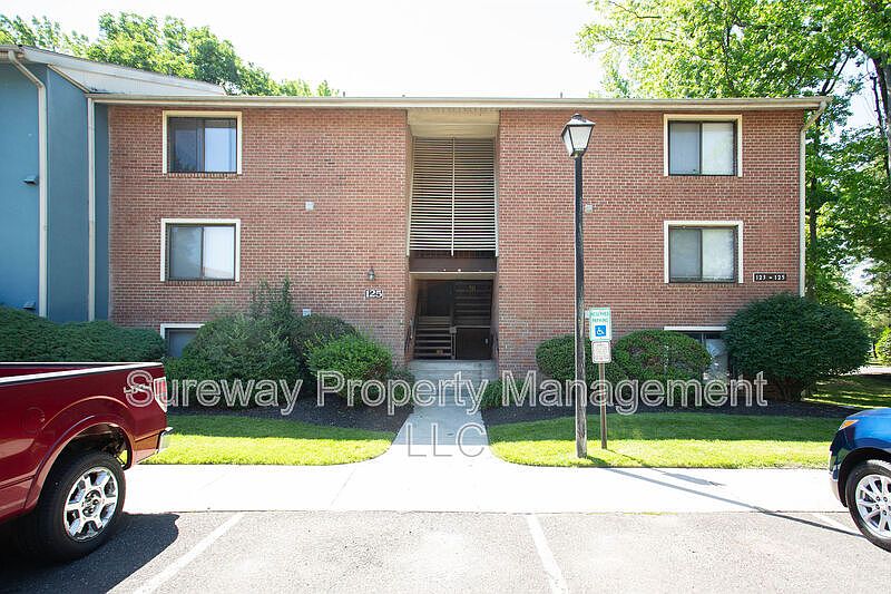 1st image of 125-5 Echelon Rd