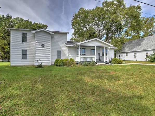 175 S Twin Lakes Rd, Decatur, IL 62522