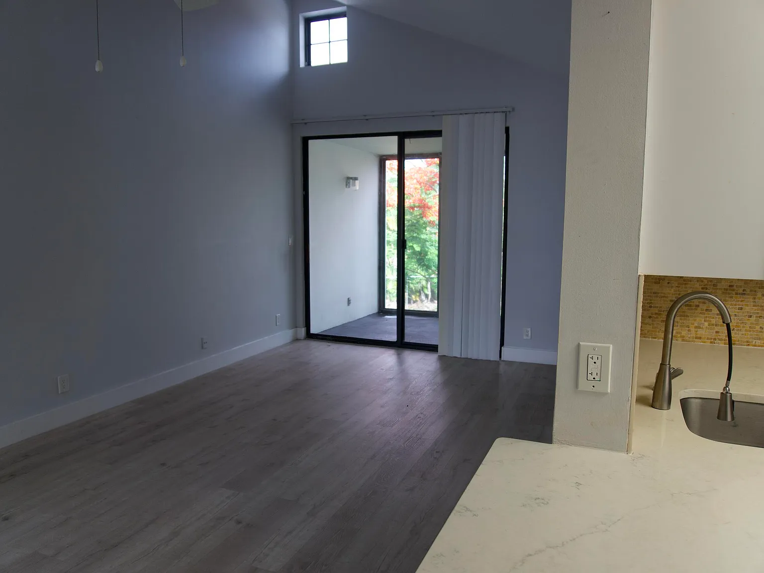 2 bed, 2.0 bath, 890 sqft, $1,890 — Photo 4