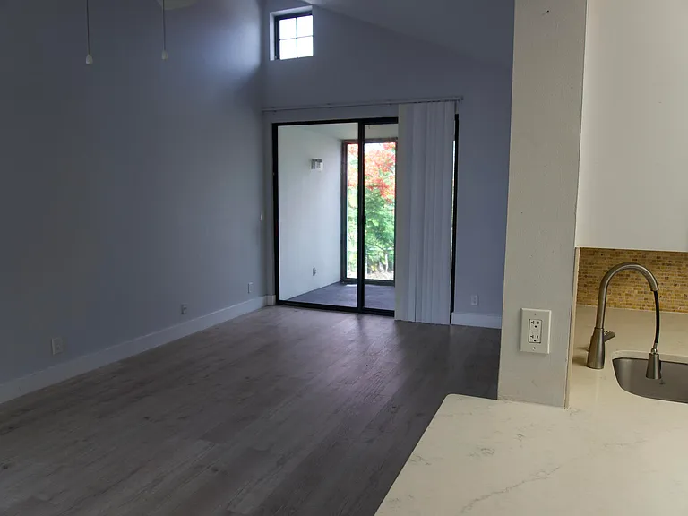 213 Lake Pointe Dr #211 — Photo 4