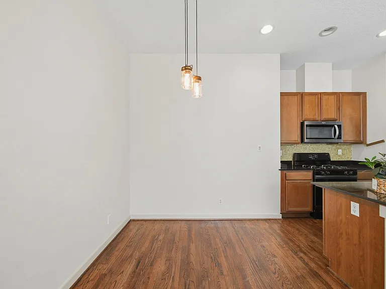 4036 Center St — Photo 10