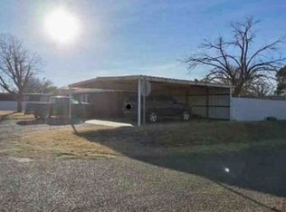 400 3rd St, Plains, TX 79355
