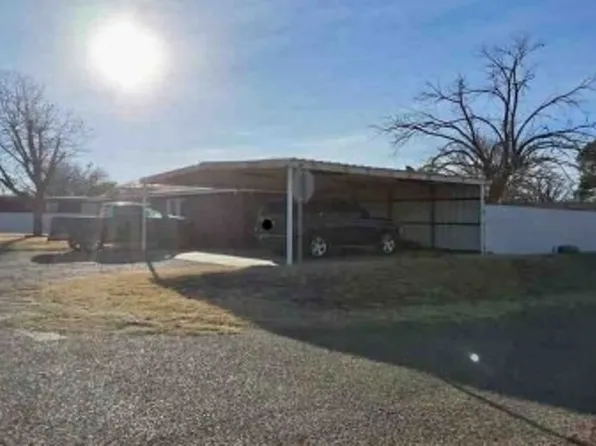 400 3rd St, Plains, TX 79355