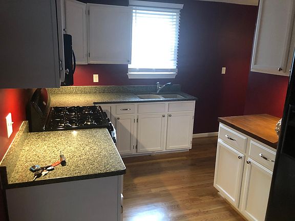 3rd image of 843 Little Bay Ave