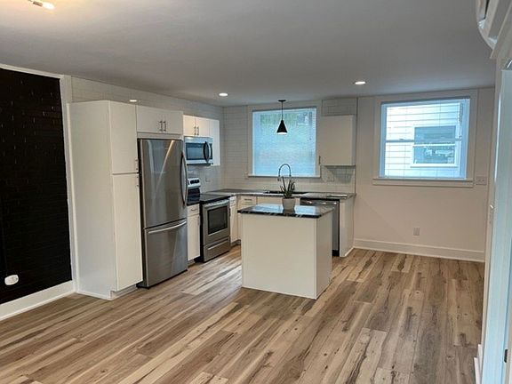 3rd image of 408 Hillsborough St #7