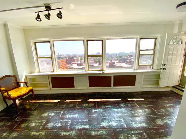 3131 Grand Concourse image 14 of 33