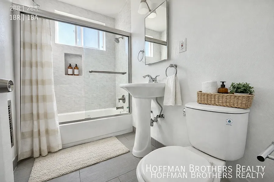 401 S St Andrews Pl Los Angeles, CA 90020 — Photo 4