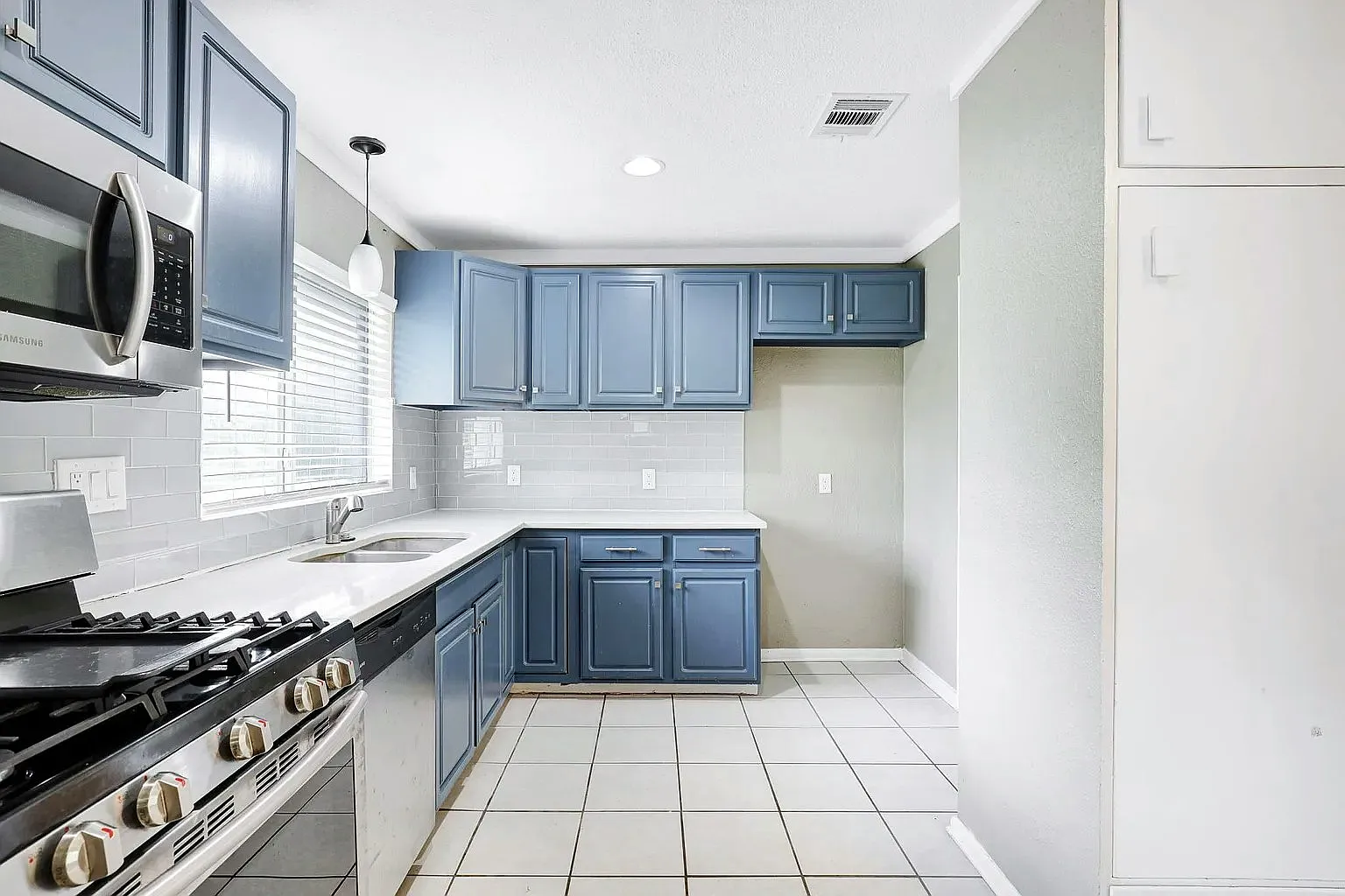 235 Saratoga Drive, Unit Unit 3 — Photo 4