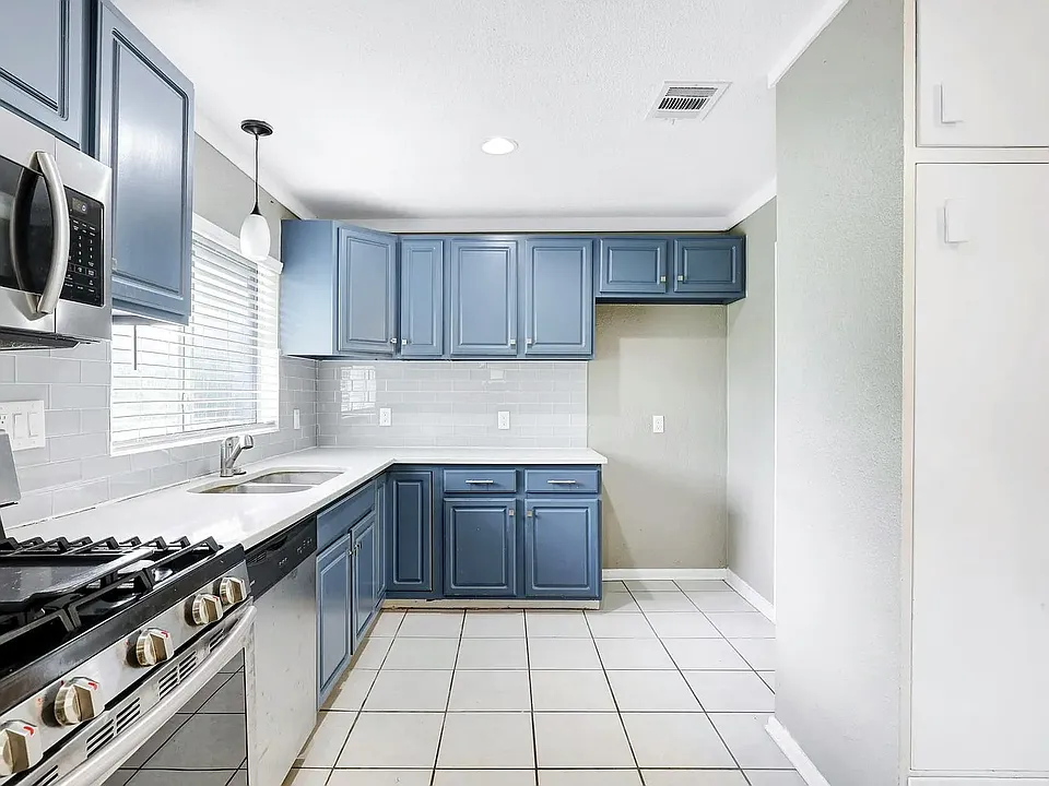 235 Saratoga Dr #2