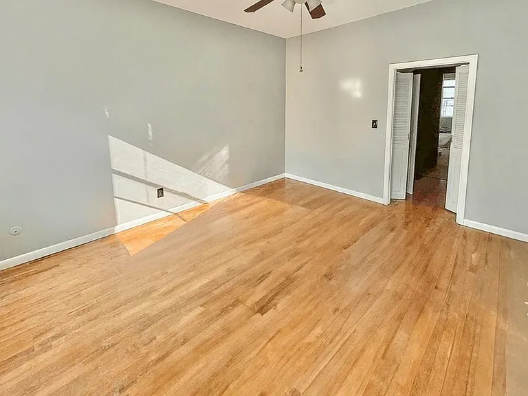 537 Park Ave #4 — Photo 3