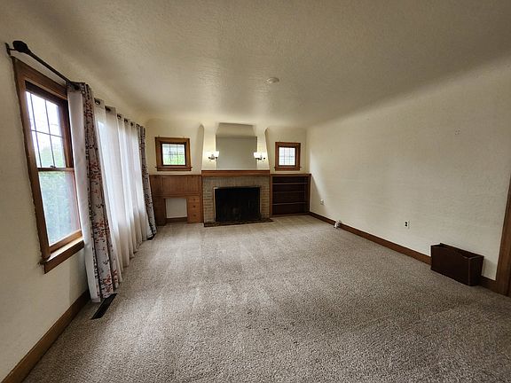 4th image of 1909 Gregory Way