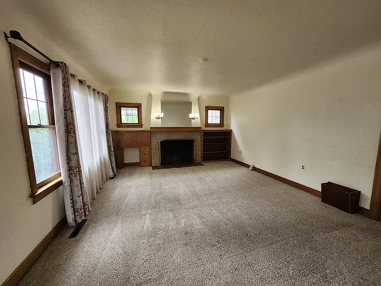 1909 Gregory Way — Photo 4