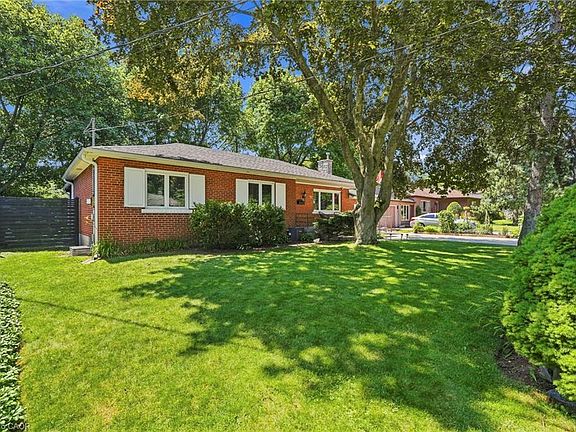 2nd image of 70 Floresta Ct