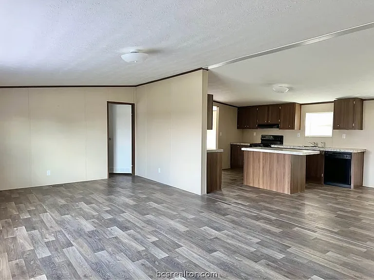 424 County Road 221 — Photo 3