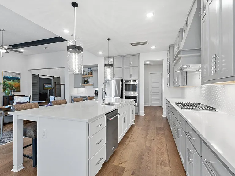 902 Falcon Hollow Ln — Photo 18
