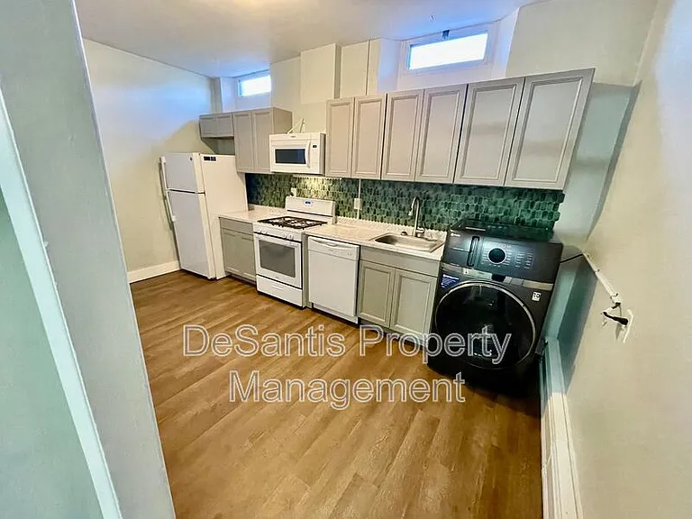 425 Walnut St #2 — Photo 14