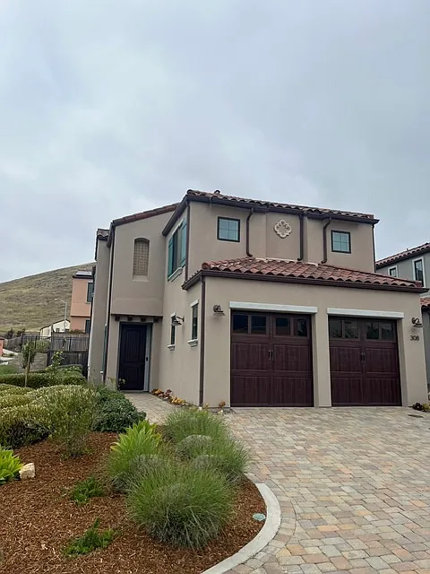 4 bed, 1982 sqft, $4,800 — Photo 1