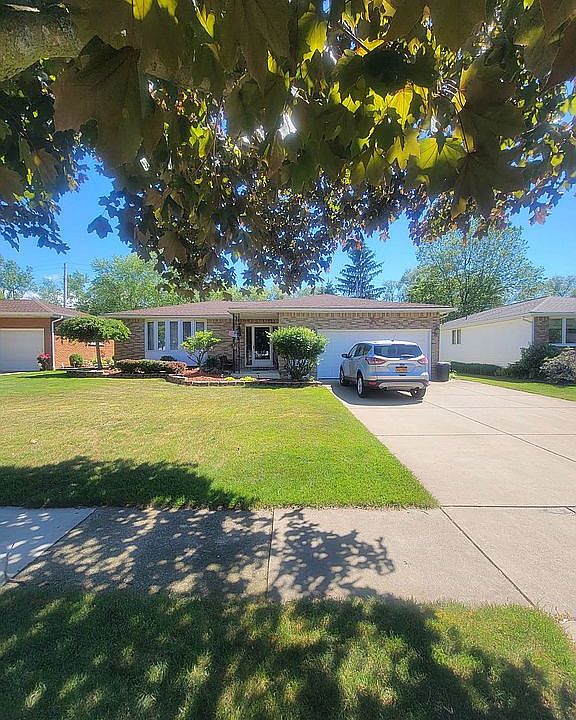 1st image of 72 Dauer Dr