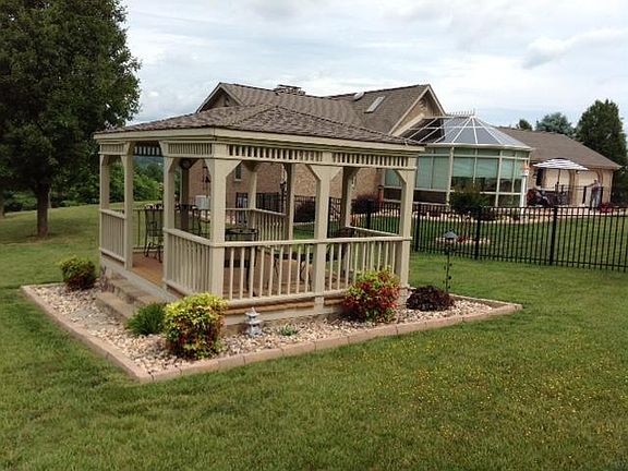 5th image of 252 Richardson Dr