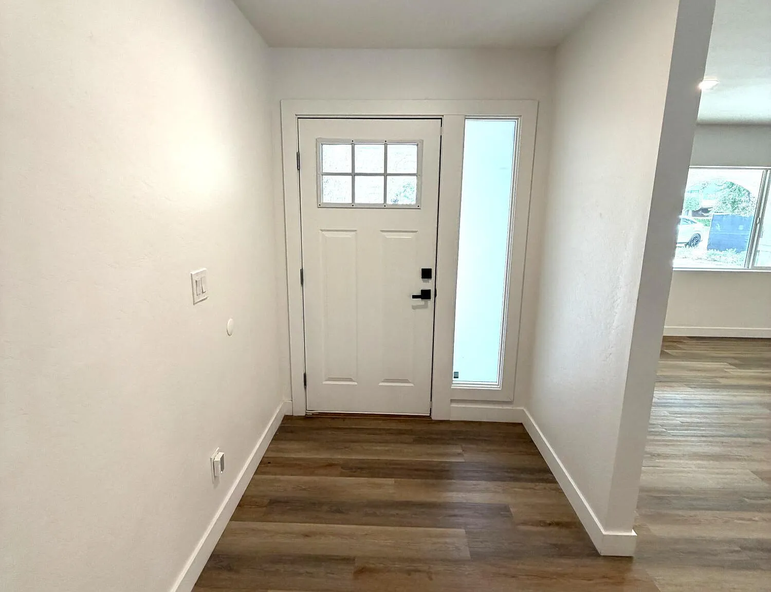 4 bed, 2.0 bath, 2035 sqft, $5,975 — Photo 4