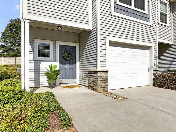 4th image of 210 Button Willow St