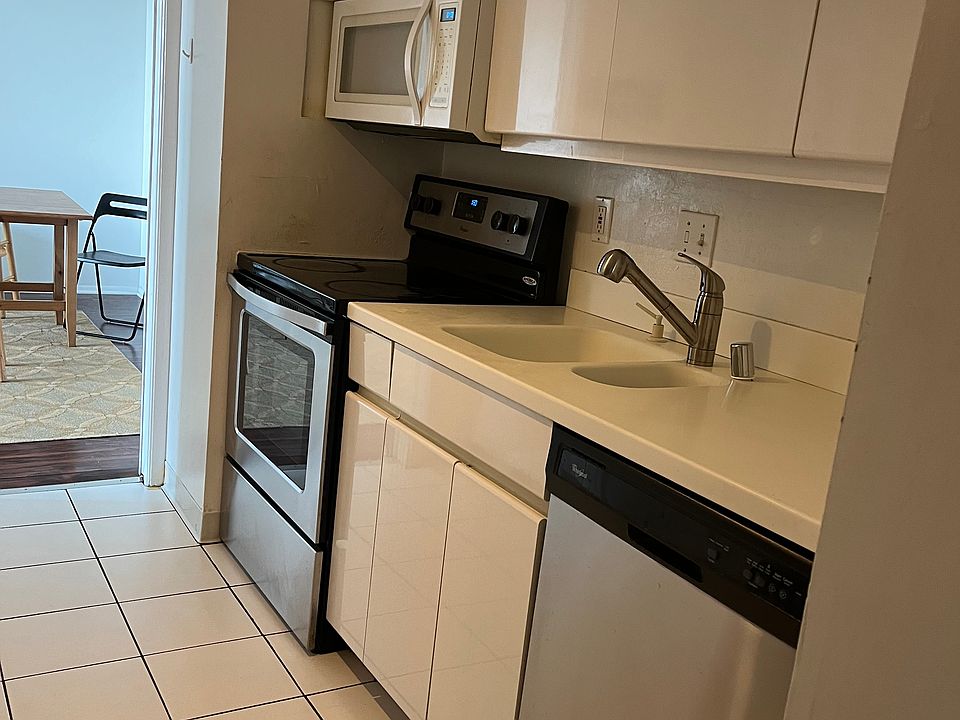 2nd image of 1 E University Pkwy Unit 1103