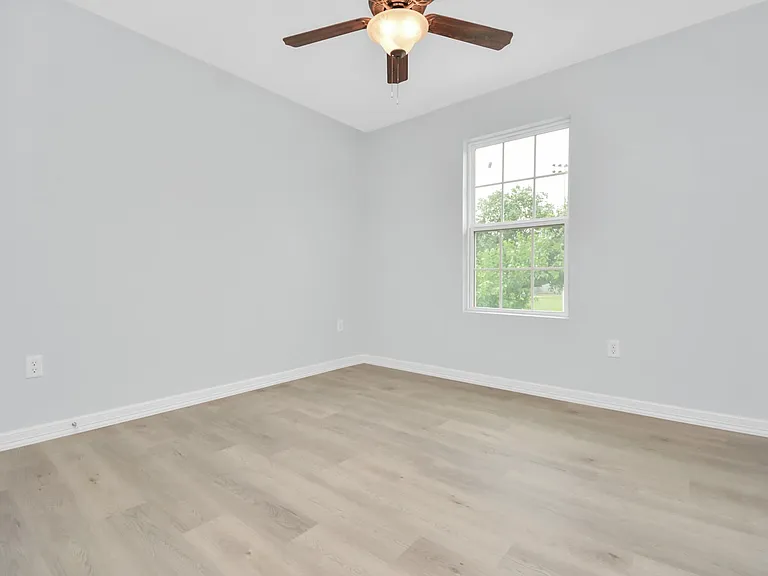 8595 Parkway Dr #B — Photo 22