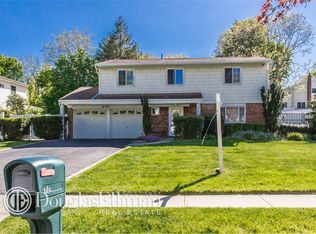 130 Plymouth Blvd, Smithtown, NY 11787