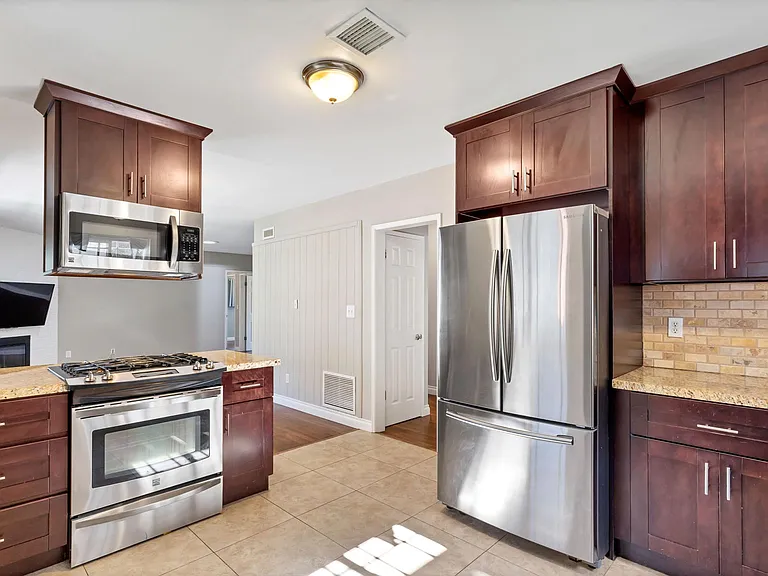 5601 Ostrom Ave — Photo 8