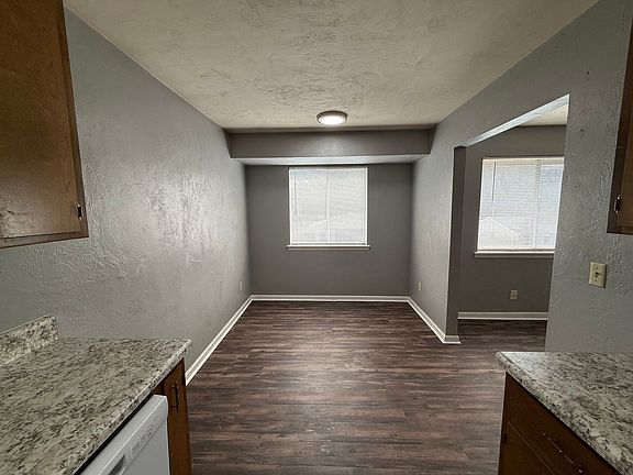 5th image of 736 Pointe Ct #C