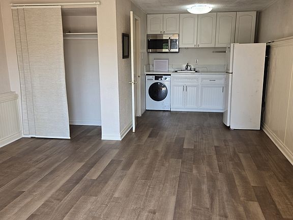 4th image of 1186 N Rose St #B