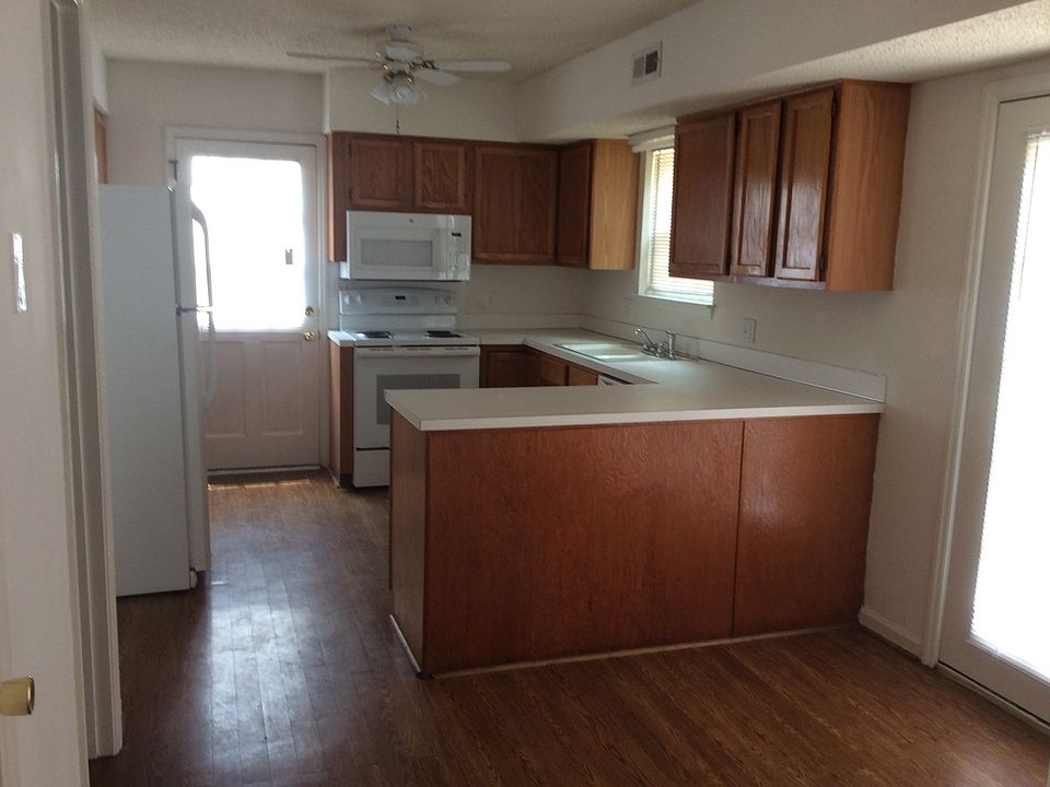 2nd image of 1512 Fieldcrest Cir