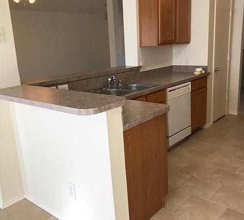 3rd image of 2413 Glenhaven Dr