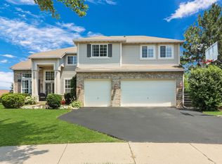 2330 Pickford Ct, Mundelein, IL