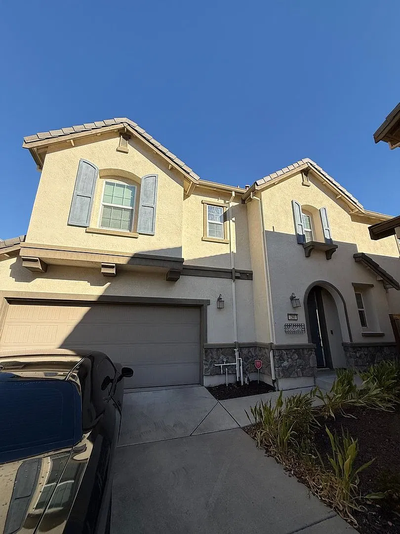 Beautifully maintained 3-bedroom, 2.5-bath, 1,975 sq ft in Sacramento — Photo 2