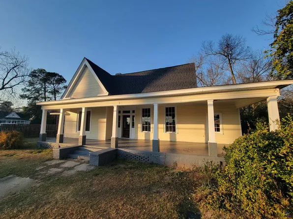 9 Academy St, Hawkinsville, GA 31036