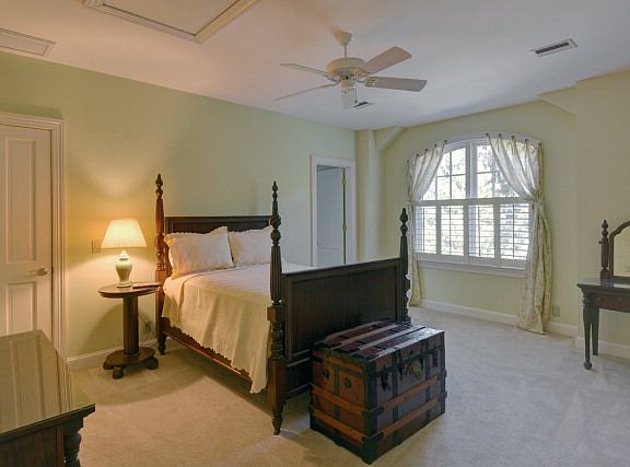 2nd image of 105 Hawkins Island Cir