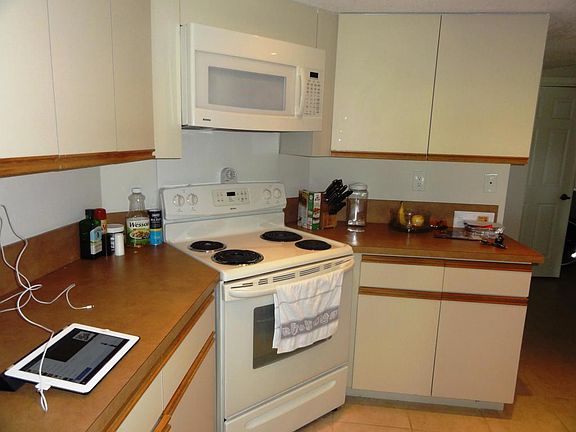 3rd image of 203 Sea Oats Dr APT C