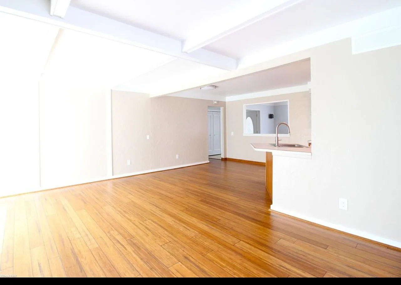 3 bed, 1384 sqft, $2,400 — Photo 4