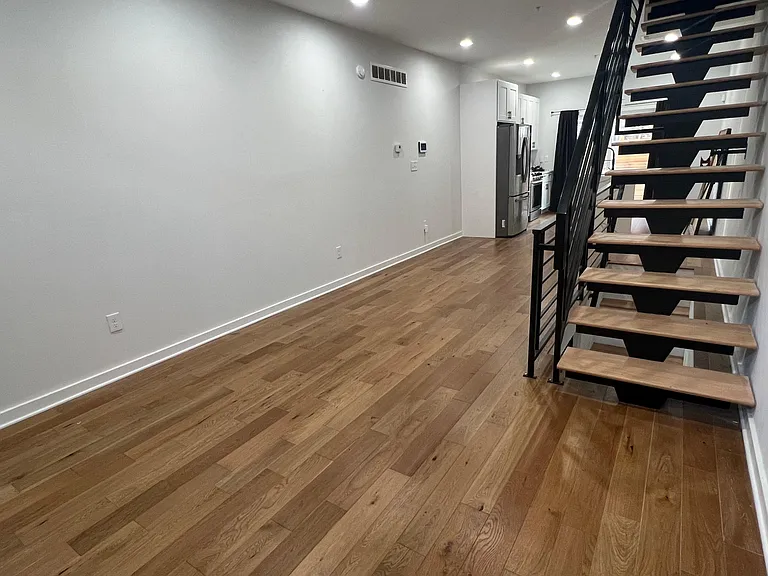 1333 S Dover St — Photo 4