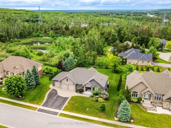 37 Wendat Trl, Springwater, ON L9X 0V4