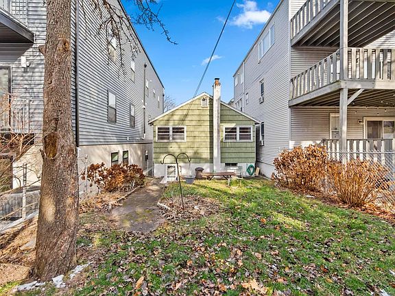 5th image of 119 Carlton Ave
