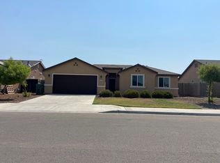 1921 Autumn Dr, Dinuba, CA 93618