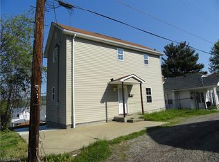 511 Knowles Ln, Chester, WV 26034