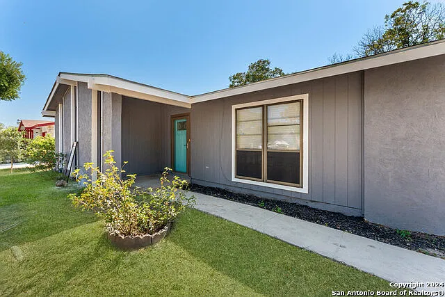 3 bed, 1.5 bath, 1037 sqft, $2,000 — Photo 4
