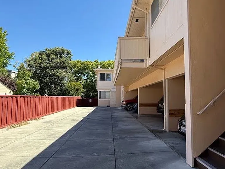 425 Walnut St — Photo 9