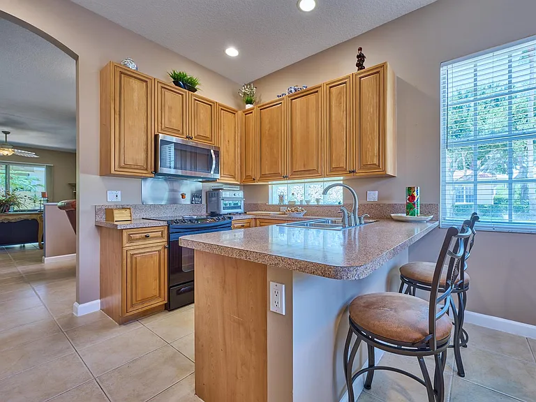 530 Commons Dr — Photo 31